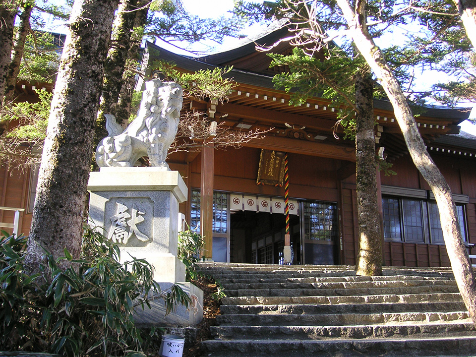 Ishizuchi Jinja Shrine: Tsuchigoya Yōhaiden Hall and Okunomiya Chōjō-sha Branch Shrine